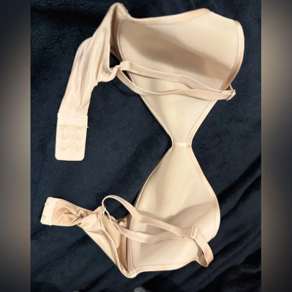 SKIMS Nude Full-Coverage Bra - Picture 9 of 12